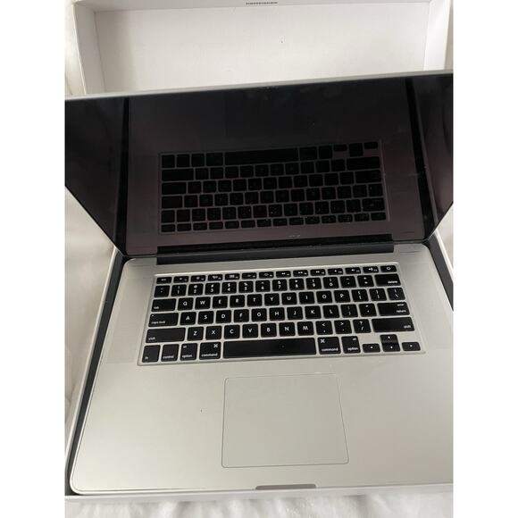 Apple A1398 MacBook Pro 2012 15.4" Intel 16GB 256GB SSD Screen Bruise In Box - Picture 1 of 10